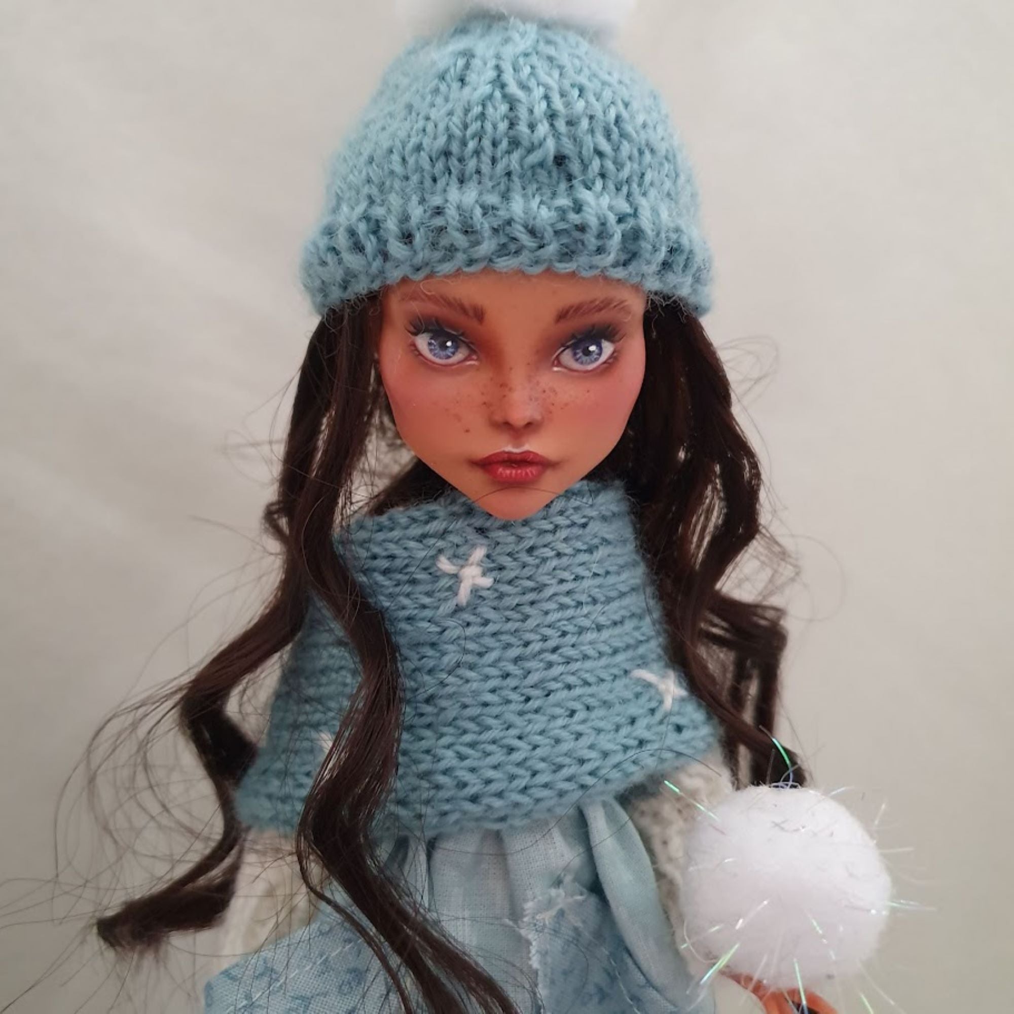 Sisters That Weave Stories- Gisela