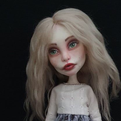 Sisters That Weave Stories- Kaya