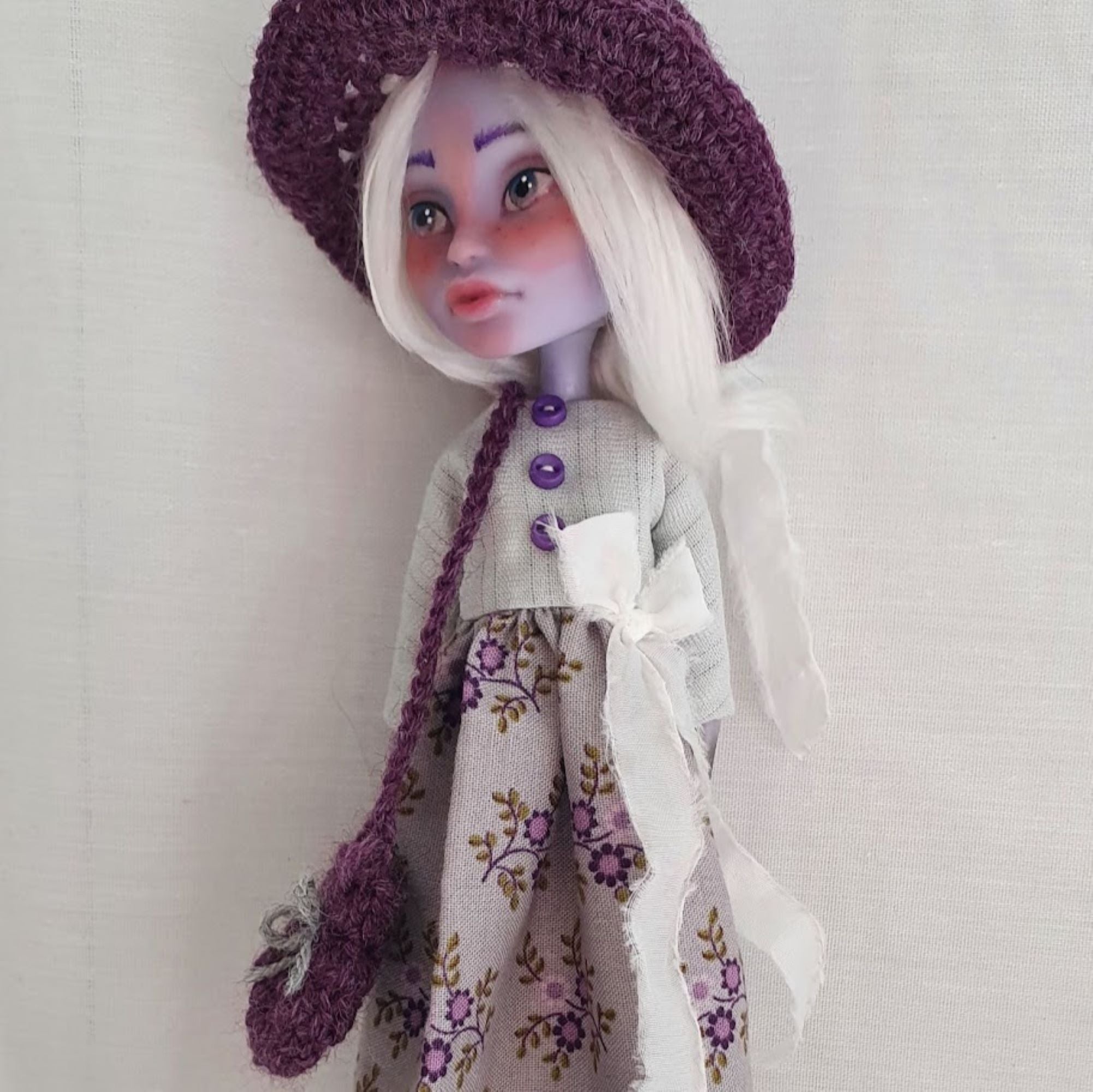 Sisters That Weave Stories- Lara