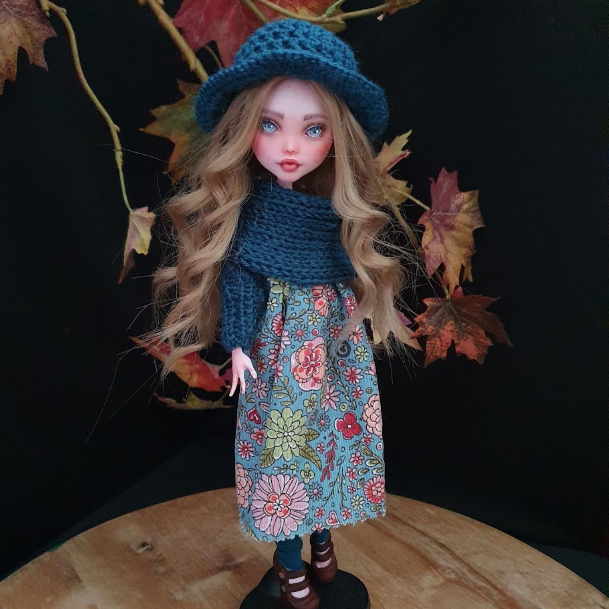 Sisters That Weave Stories- Pyper