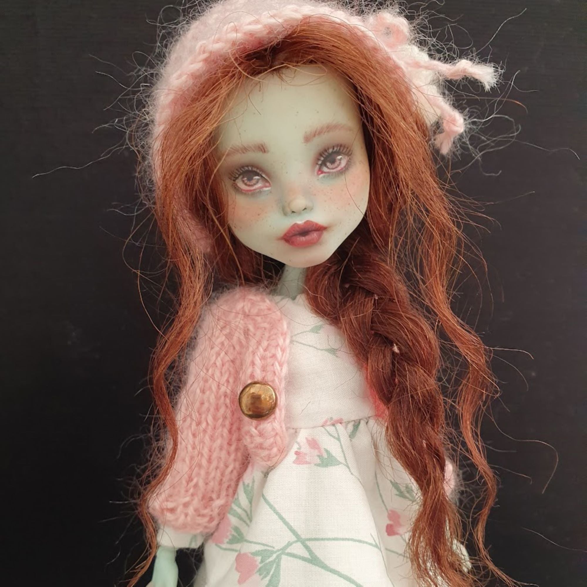 Sisters That Weave Stories - Arabella