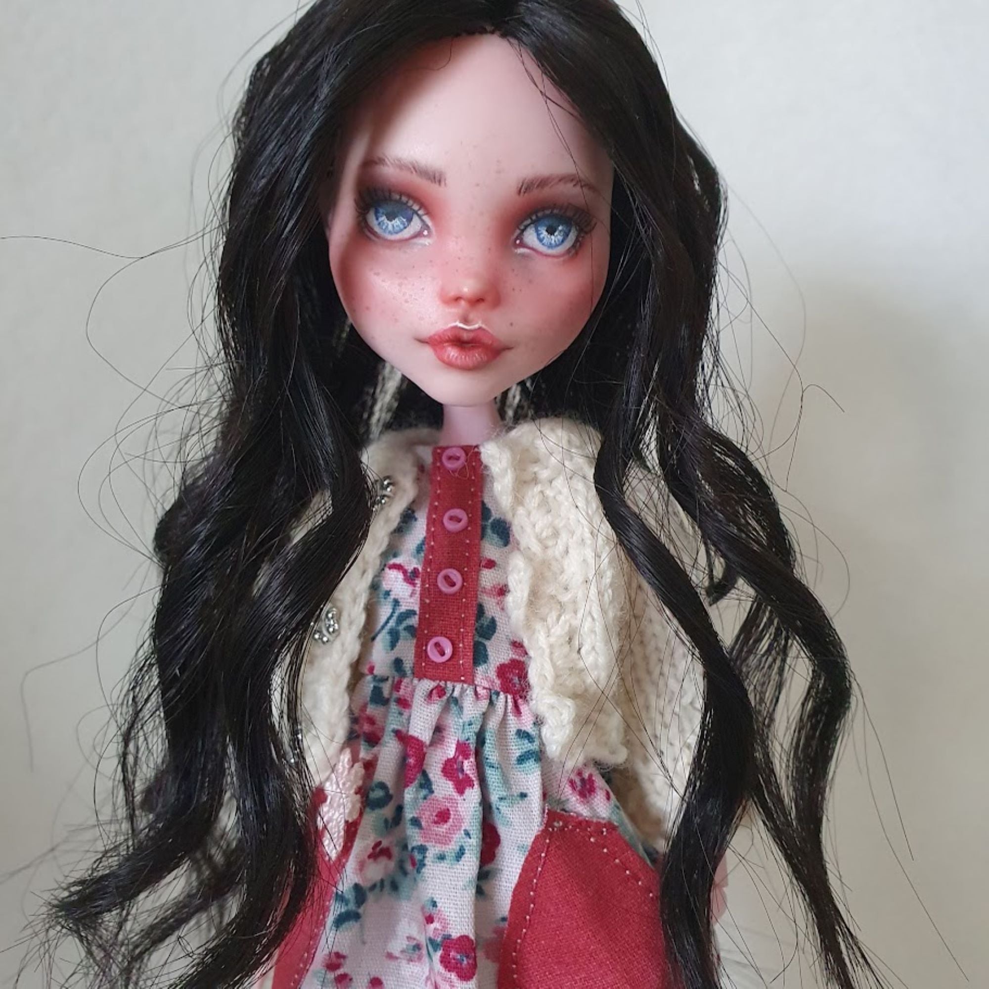 Sisters That Weave Stories- Kristina