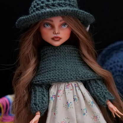 Sisters That Weave Stories - Meara