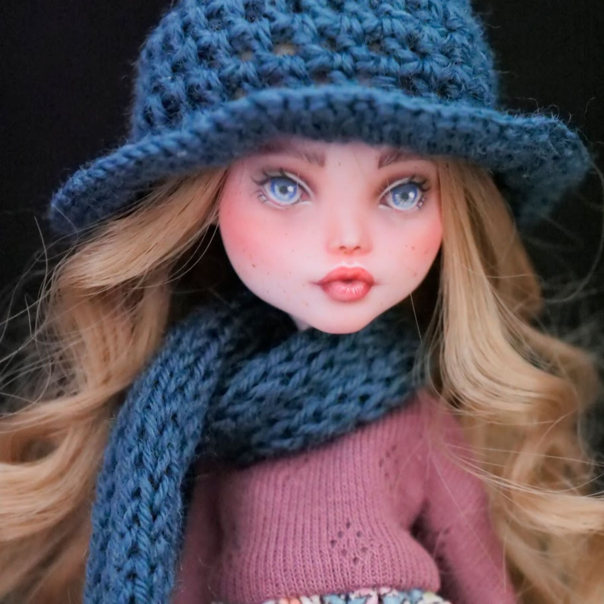 Sisters That Weave Stories- Pyper